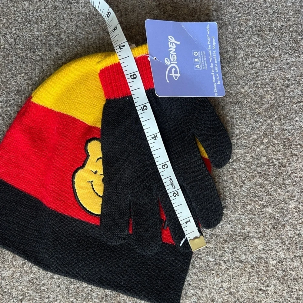 NWT‎ Vintage Disney Winnie The Pooh Knit Beanie Boys Winter Hat & Glove Gift Set